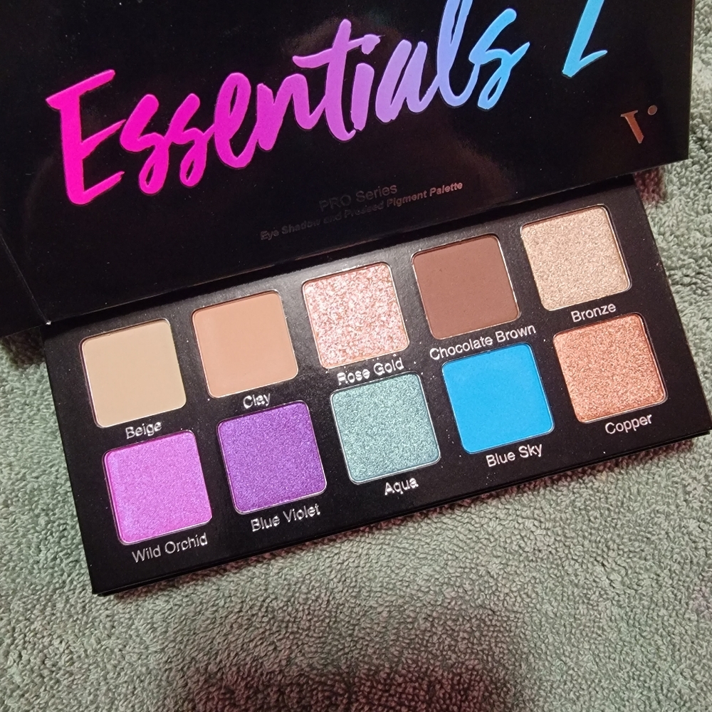 Violet Voss essentials 2 palette